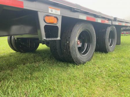 New 2026 Diamond C Trailers 102x30 TANDEM 25K GN HYDROTAIL W/ STEEL RUNNERS, HYDROJACKS, SOLAR & WIRELESS REMOTE Flatbed Trailer