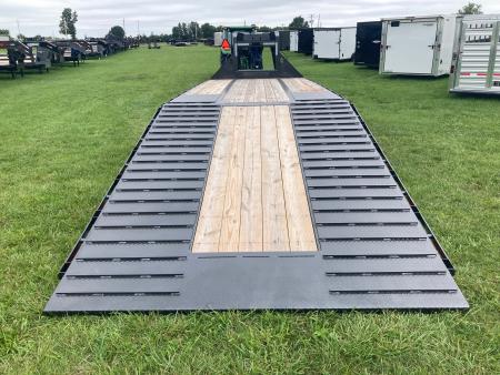 New 2026 Diamond C Trailers 102x30 TANDEM 25K GN HYDROTAIL W/ STEEL RUNNERS, HYDROJACKS, SOLAR & WIRELESS REMOTE Flatbed Trailer