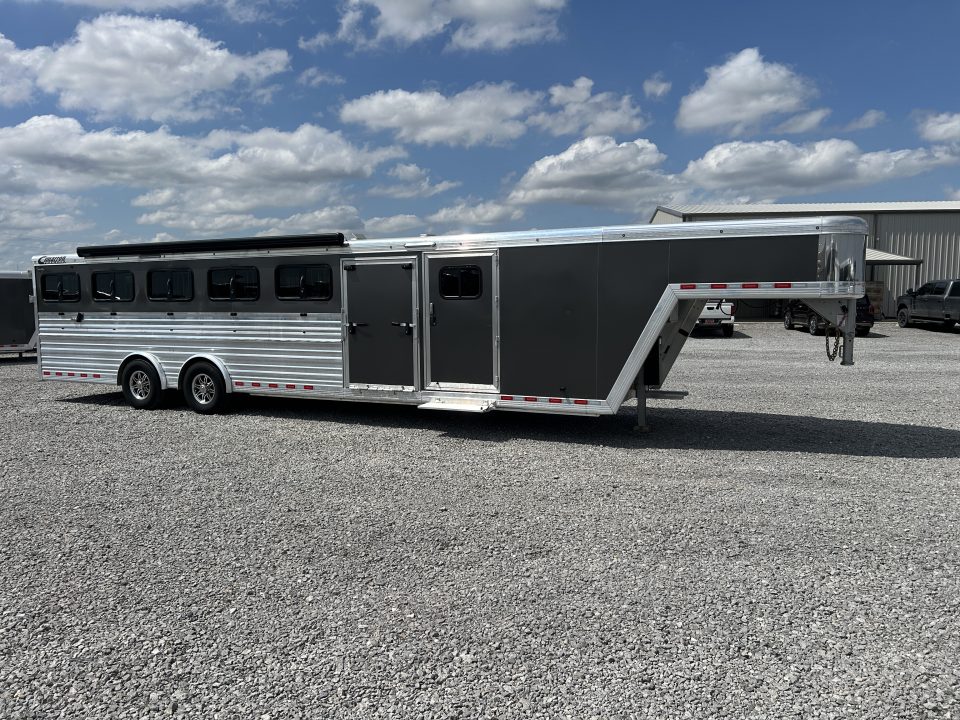 Used 2022 Cimarron Showstar 485 Gooseneck Pen System