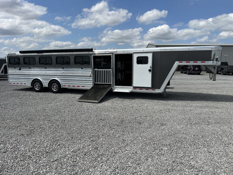 Used 2022 Cimarron Showstar 485 Gooseneck Pen System