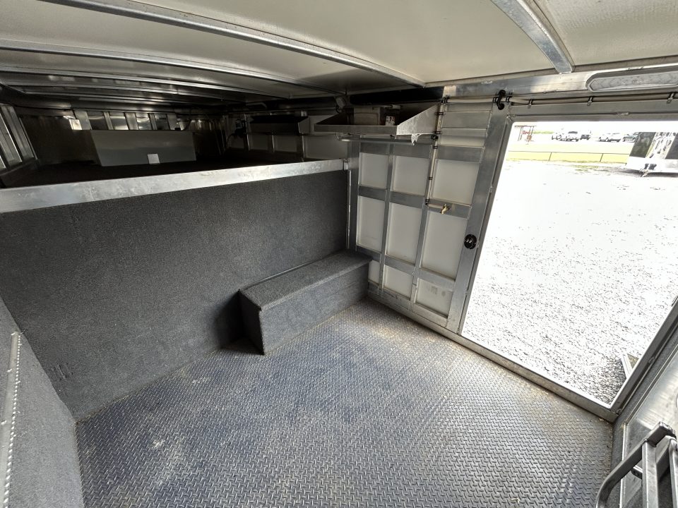 Used 2022 Cimarron Showstar 485 Gooseneck Pen System