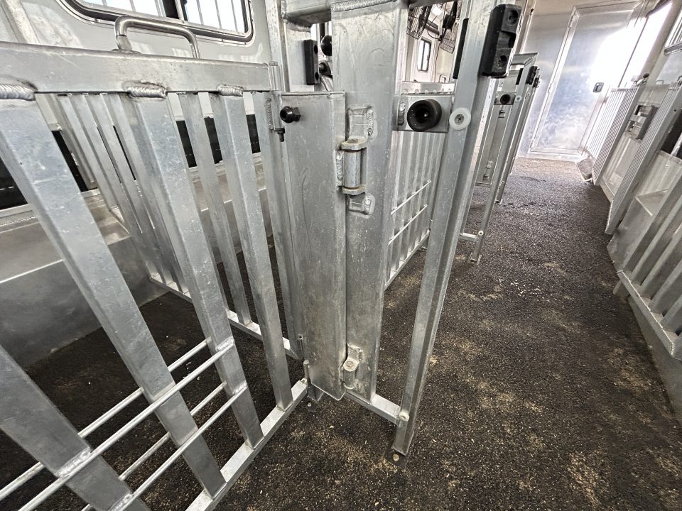 Used 2022 Cimarron Showstar 485 Gooseneck Pen System