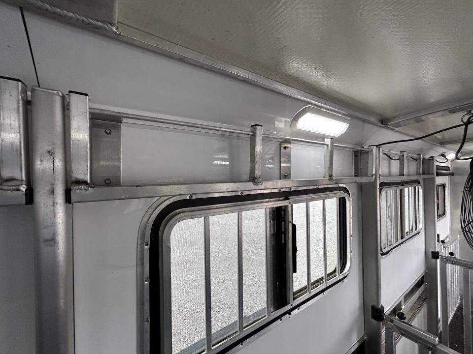 Used 2022 Cimarron Showstar 485 Gooseneck Pen System