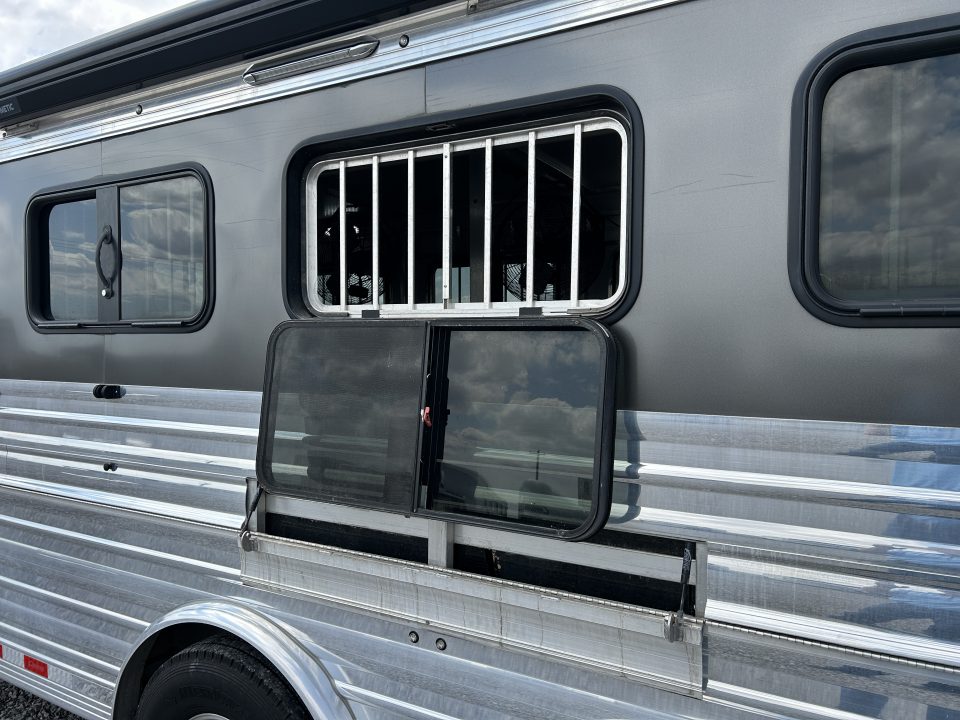 Used 2022 Cimarron Showstar 485 Gooseneck Pen System