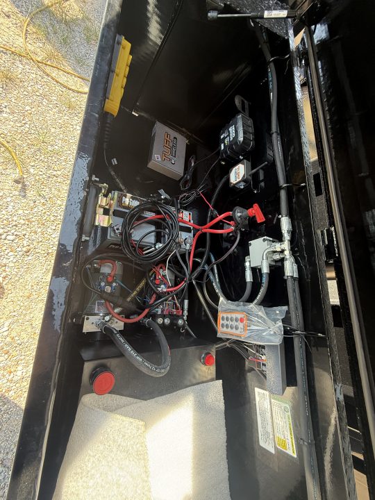 New 2027 MAXX-D DSX8320 GN Dump Trailer