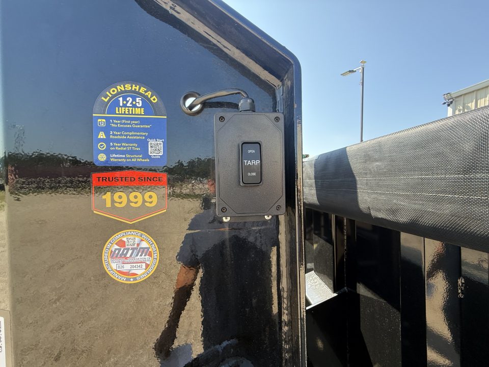 New 2027 MAXX-D DSX8320 GN Dump Trailer
