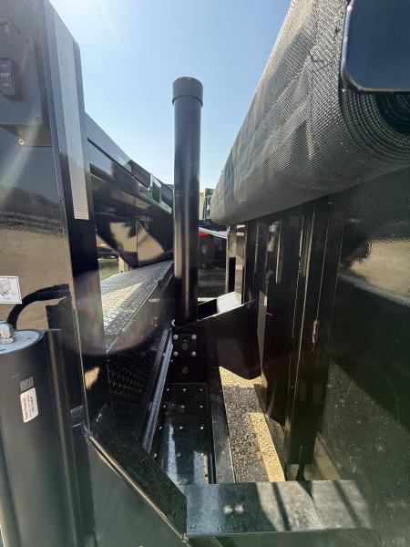 New 2027 MAXX-D DSX8320 GN Dump Trailer
