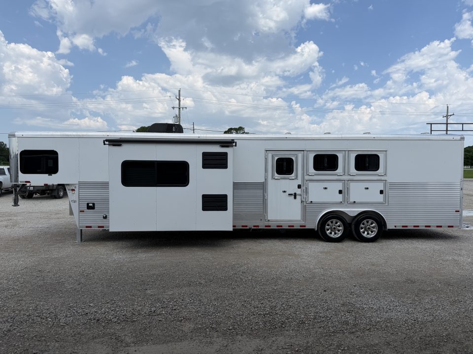 Used 2018 Sundowner 3 Horse 15'7" Living Quarters With 9' Slide Horse Trailer