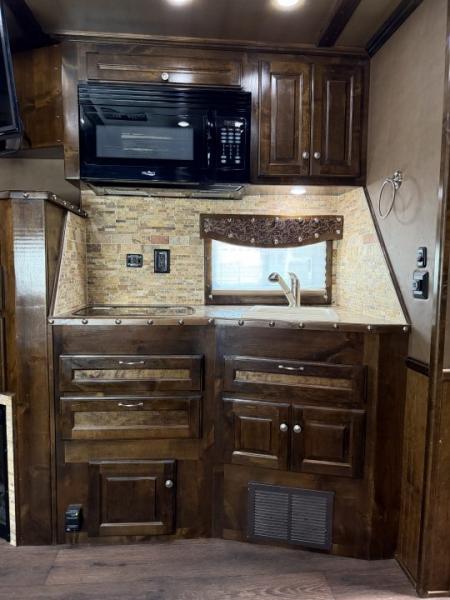 Used 2018 Sundowner 3 Horse 15'7" Living Quarters With 9' Slide Horse Trailer