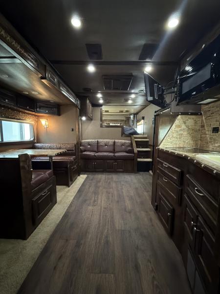 Used 2018 Sundowner 3 Horse 15'7" Living Quarters With 9' Slide Horse Trailer