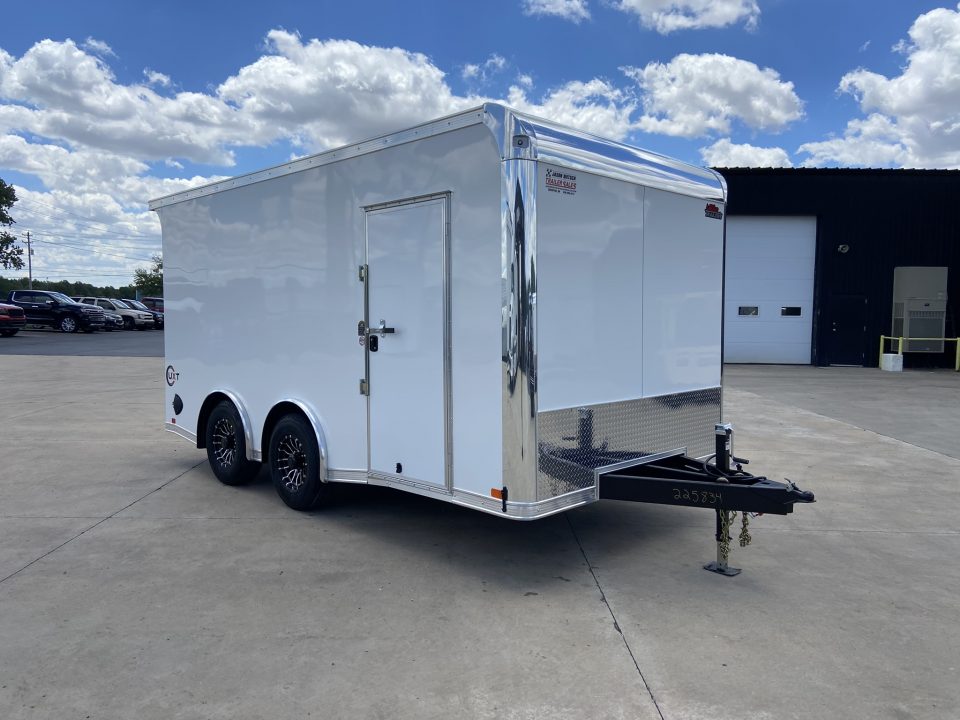 New United UXT-8.516 Cargo Enclosed Trailer