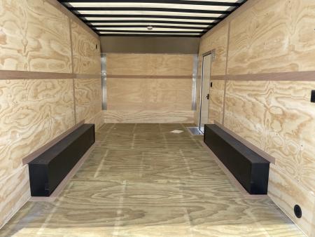 New United UXT-8.516 Cargo Enclosed Trailer