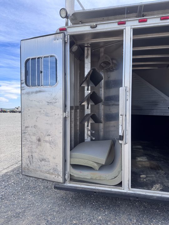 Used 2002 Sooner 3H GN LIVING QUARTER