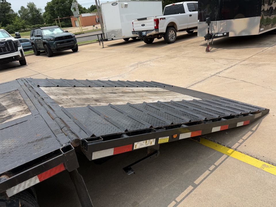 Used USED 2024 LOAD TRAIL GL 40 X 102 DUAL TANDEM AXLE LOW-PRO 25K GOOSENECK W/ HYDRAULIC DOVETAIL & JACKS