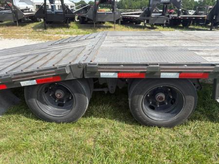 Used 2022 Diamond C 102X32 FMAX216 GOOSENECK W/16K DISC BRAKE AXLES HYDROTAIL HYDROJACKS 17.5" WHEELS OAK FLOOR SHOCKER HITCH & WINCH