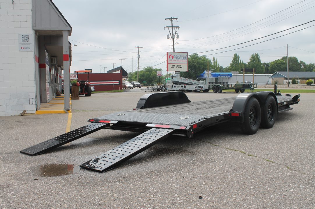 Used 2022 Diamond C Trailers GTF235 18x83 Car Hauler