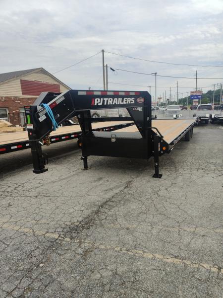 New 2027 PJ Trailers LQ302 Equipment 102X30 TA GOOSENECK W/ SINGLES W/ MONSTER RAMPS (GVW:18000) BLACK