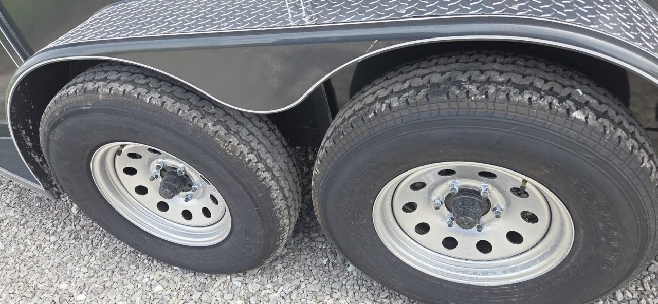 New 2026 Maxwell 3 Horse Brushpopper Horse Trailer
