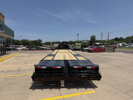 New #144439 2026 MP CUSTOMS 40 X 102 TANDEM AXLE 14K FLATBED GOOSENECK W/ MAXX RAMPS