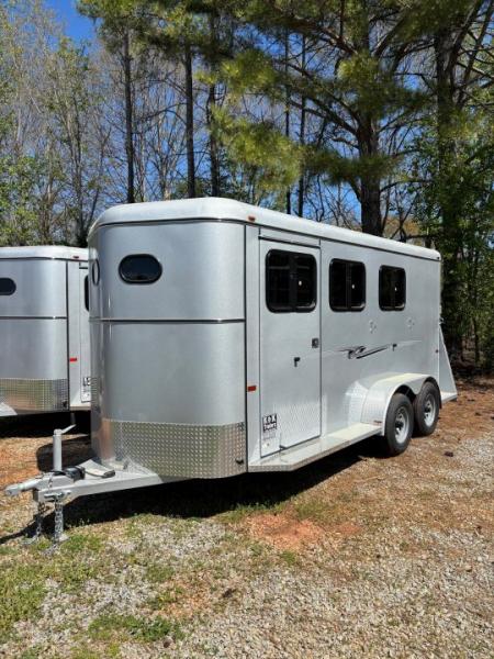 New 2026 Bee Chief 3 Horse w/Escape Door Fully Enclosed Bumper Pull Horse Trailer