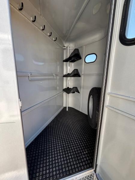 New 2026 Bee Chief 3 Horse w/Escape Door Fully Enclosed Bumper Pull Horse Trailer