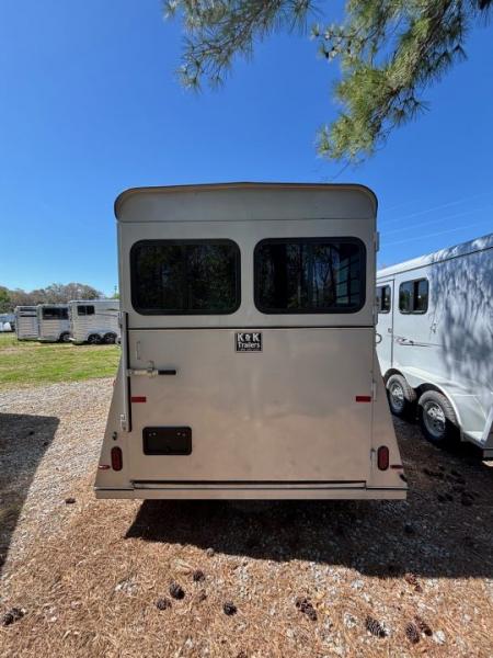 New 2026 Bee Chief 3 Horse w/Escape Door Fully Enclosed Bumper Pull Horse Trailer