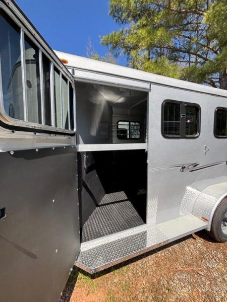 New 2026 Bee Chief 3 Horse w/Escape Door Fully Enclosed Bumper Pull Horse Trailer