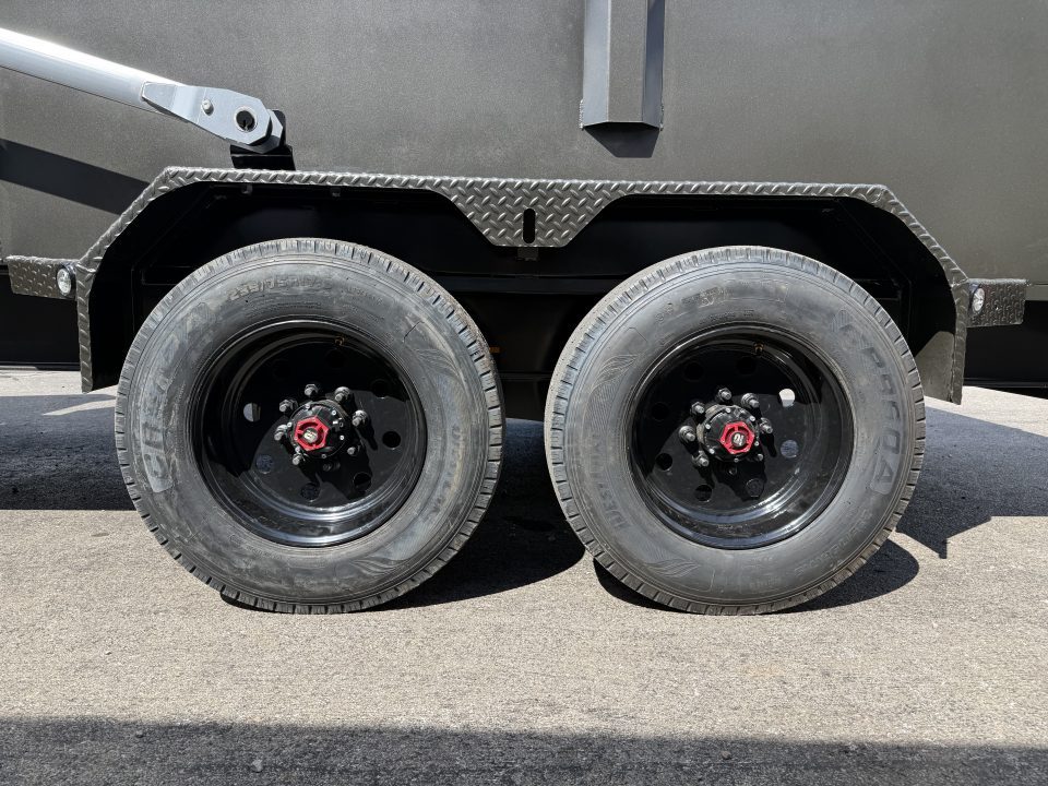 New 2027 MAXX-D 83”x16’ Gooseneck HD Dump w/ 36” Sides – DSX