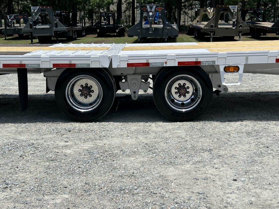New 2026 Diamond C FMAX212-32ft Hydraulic Dovetail, Gooseneck PACE SETTER, 12K Axles, Disc Brakes,