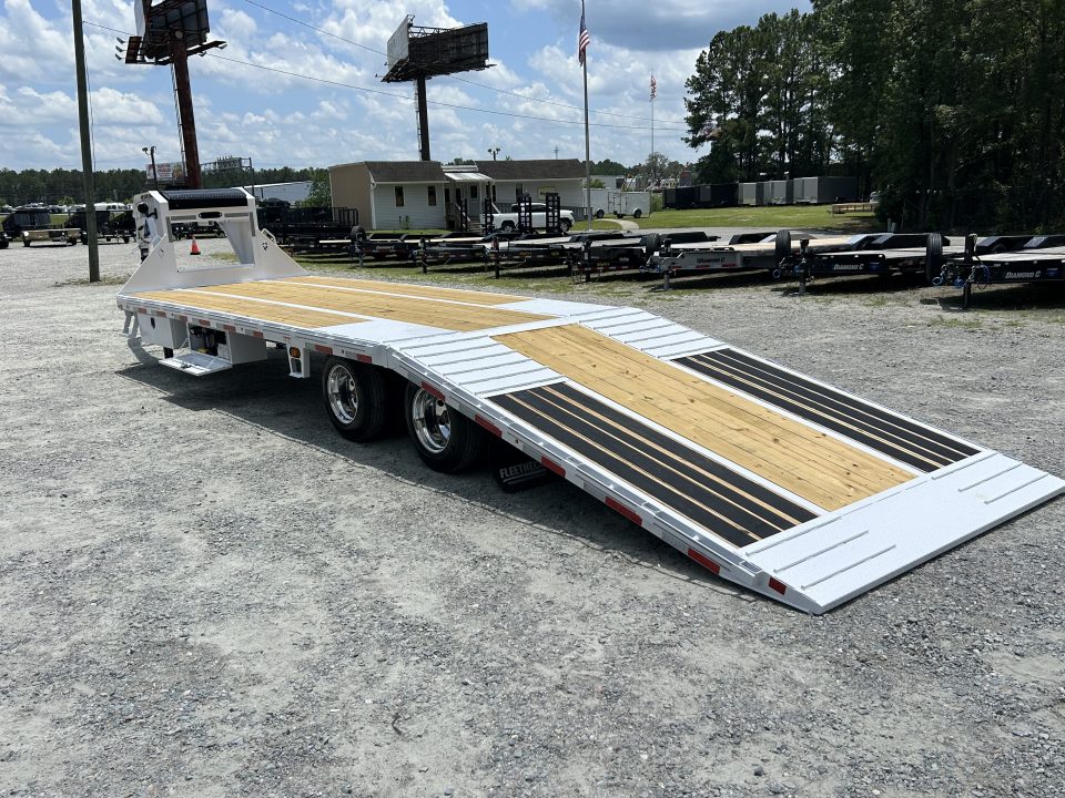 New 2026 Diamond C FMAX212-32ft Hydraulic Dovetail, Gooseneck PACE SETTER, 12K Axles, Disc Brakes,