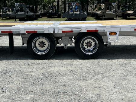 New 2026 Diamond C FMAX212-32ft Hydraulic Dovetail, Gooseneck PACE SETTER, 12K Axles, Disc Brakes,