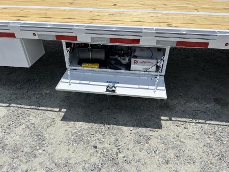 New 2026 Diamond C FMAX212-32ft Hydraulic Dovetail, Gooseneck PACE SETTER, 12K Axles, Disc Brakes,