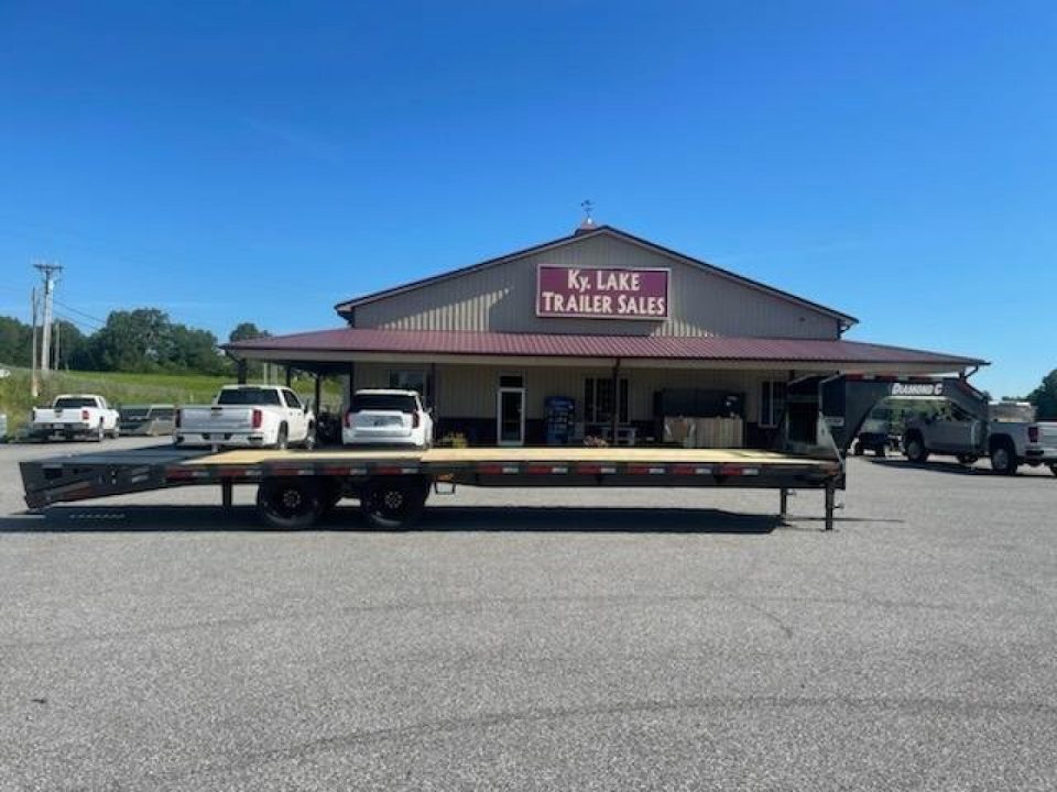 New 2024 Diamond C Trailers FMAX210 Deck over Trailer