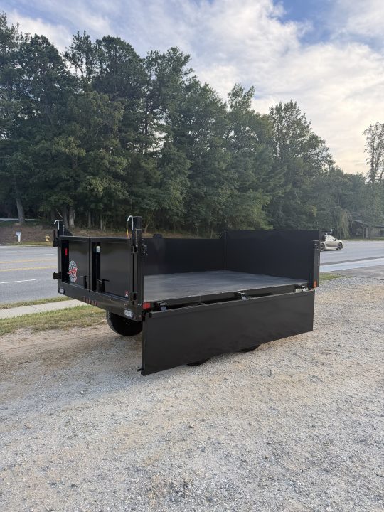 New 2027 HOMESTEADER 610MB SERIES/ 6X10 DUMP TRAILER / 5200# Electric Brake Axles / Curb Side Drop Side / Barn Door Rear Gates / Tarp