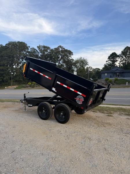 New 2027 HOMESTEADER 610MB SERIES/ 6X10 DUMP TRAILER / 5200# Electric Brake Axles / Curb Side Drop Side / Barn Door Rear Gates / Tarp