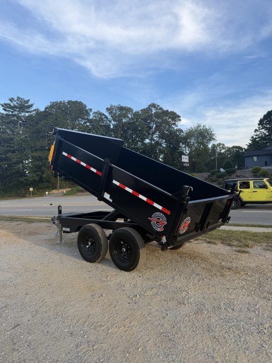 New 2027 HOMESTEADER 610MB SERIES/ 6X10 DUMP TRAILER / 5200# Electric Brake Axles / Curb Side Drop Side / Combo Spread - Barn Door Rear Gates / Tarp