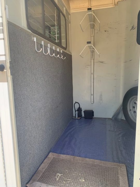 Used 2008 Hawk 2h Hawk D/Room Horse Trailer