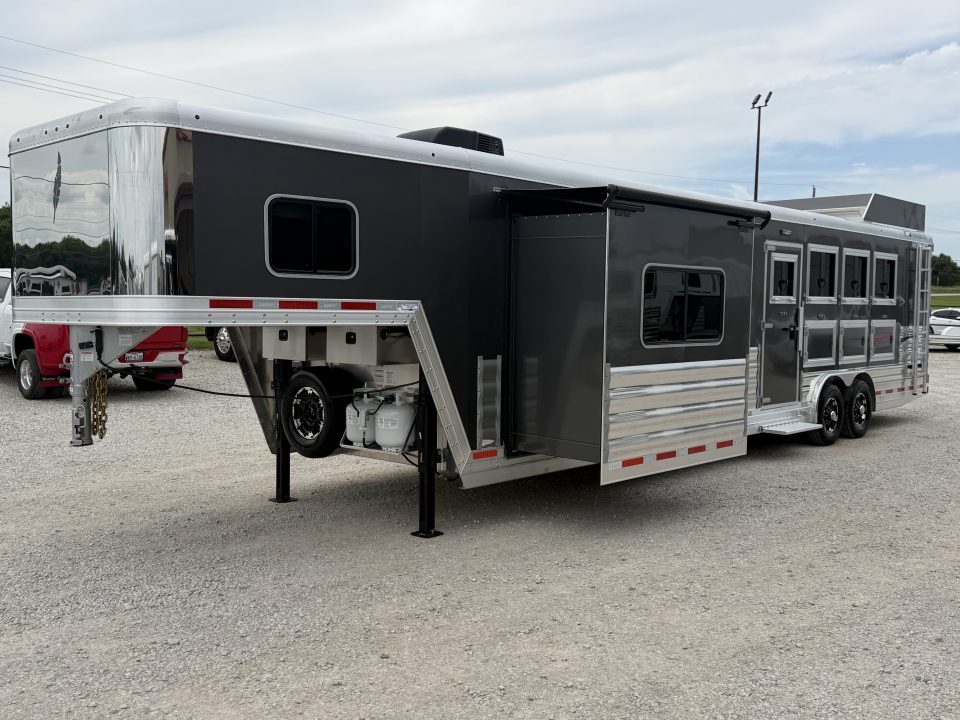 New 2026 Featherlite 4 Horse 15' Living Quarters Gooseneck Horse Trailer