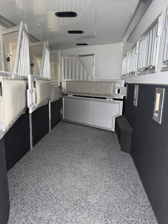 New 2026 Featherlite 4 Horse 15' Living Quarters Gooseneck Horse Trailer