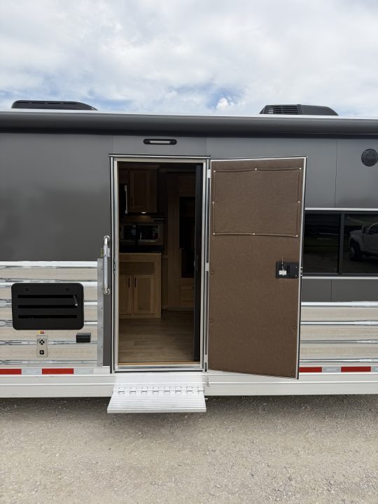 New 2026 Featherlite 4 Horse 15' Living Quarters Gooseneck Horse Trailer