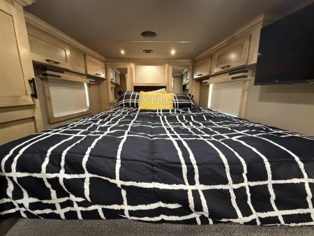 New 2026 Featherlite 4 Horse 15' Living Quarters Gooseneck Horse Trailer