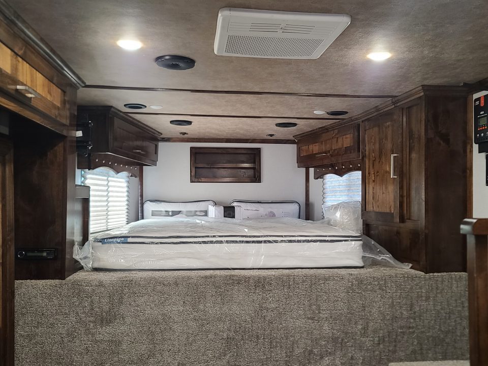 New 2027 Trails West Sierra 4H 15x19 Living Quarters-Hay Pod-Fold Down Bunk- Horse Trailer