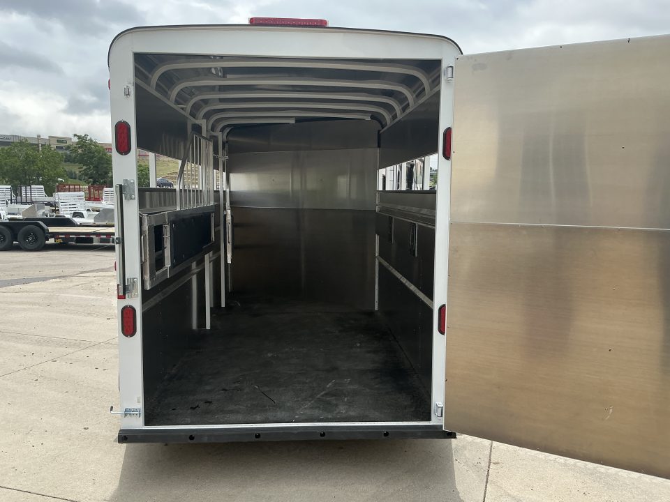 New 2027 MAVERICK 3HS-9.9K 7'6" Horse Trailer