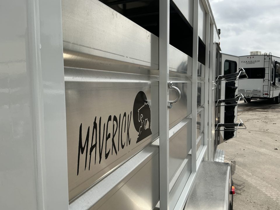 New 2027 MAVERICK 3HS-9.9K 7'6" Horse Trailer