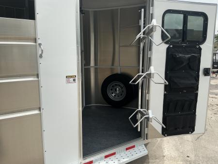New 2027 MAVERICK 3HS-9.9K 7'6" Horse Trailer