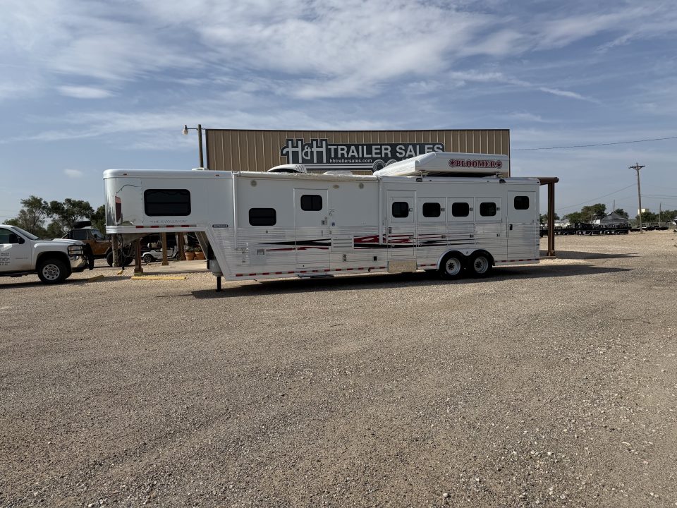 Used 2006 Bloomer THE EVOLUTION Horse Trailer