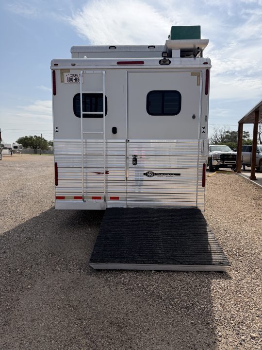 Used 2006 Bloomer THE EVOLUTION Horse Trailer