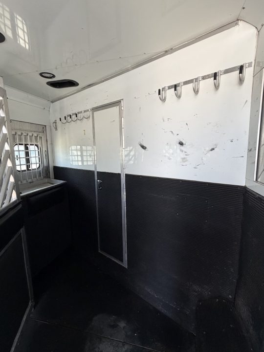 Used 2006 Bloomer THE EVOLUTION Horse Trailer