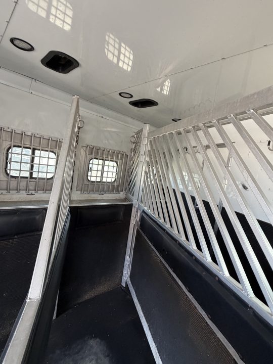 Used 2006 Bloomer THE EVOLUTION Horse Trailer