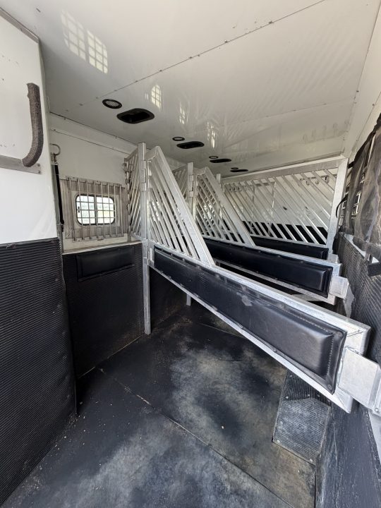 Used 2006 Bloomer THE EVOLUTION Horse Trailer